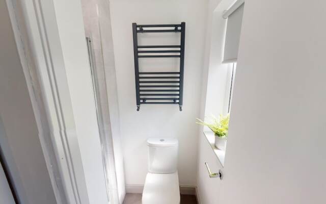 Stunning City Centre-uni Town House