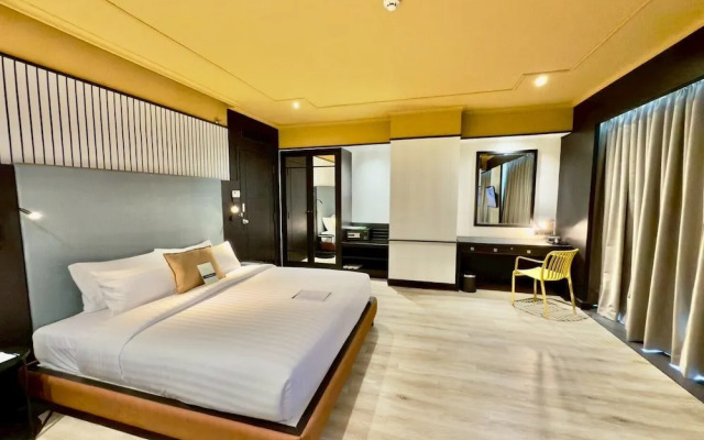 The Quarter Saphan Khwai by UHG