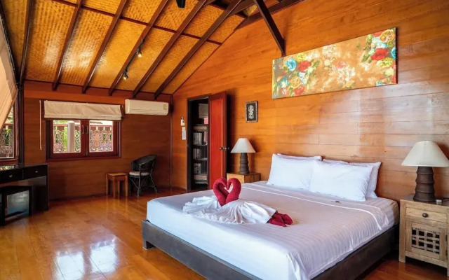 Tropical Beachside 4 bedroom Villa KBR23