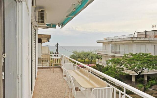 Themis 40 steps from beach
