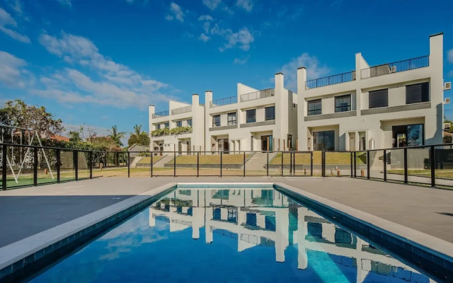 Condominium w/ Pool 500m From Ibiraquera Lagoon - VRS