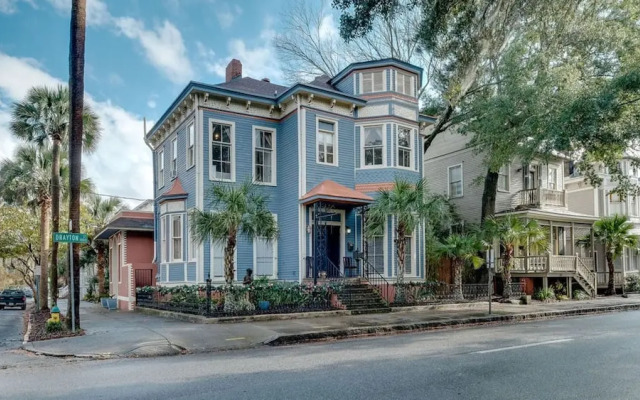 Forsyth Park 2 Bedroom Beauty