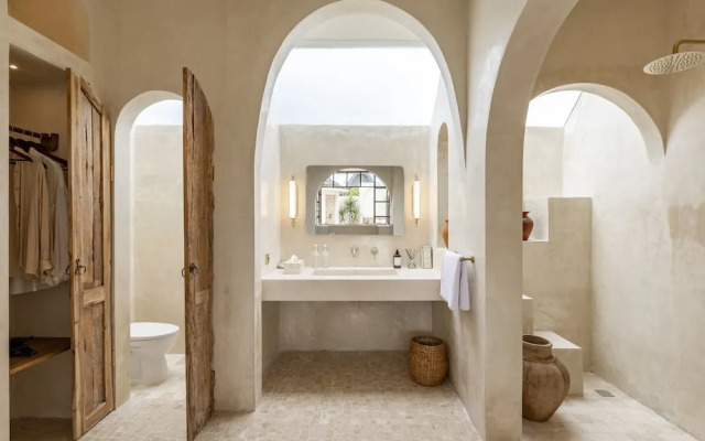 Luxe & Unique Honeymoon Bocami Suites- 2 by Azure