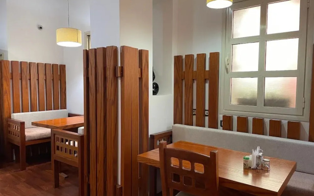 City 5 Hotel