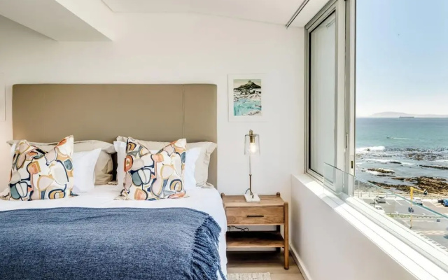 2bed Mouille Point Apartment w Amazing Cape Views