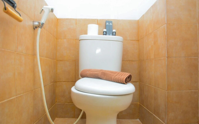 Functional Studio Green Pramuka Apartment near Shopping Center