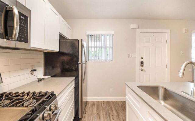 Stylish 1BR Near UT Highland Evonify