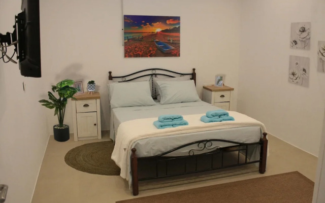 Assyr C - Santorini Cozy Retreat