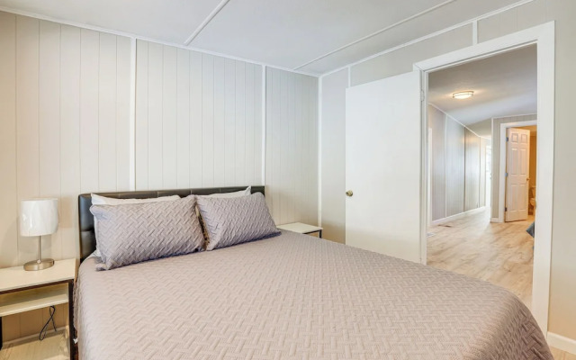 Sun-soaked Okeechobee Retreat w/ Canal Views!