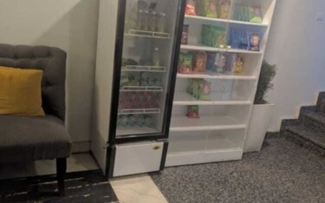 Hotel Nazeer by Adb Rooms