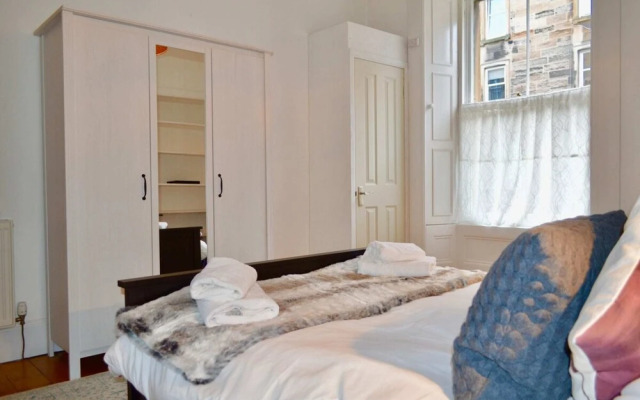 3 Bedroom Flat in Marchmont