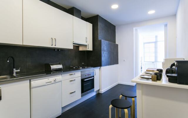 5 Bedroom Apartment near Av Liberdade