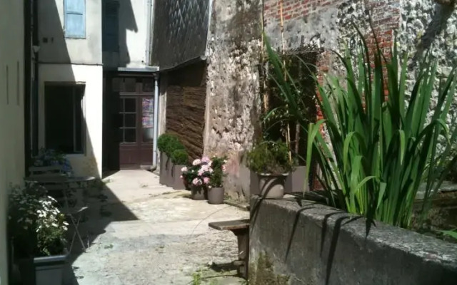 La Cour au Lavoir