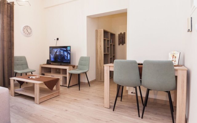 Urban Chic 2BR Experience in Galatsi