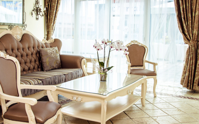 Flamingo Suites Boutique Hotel