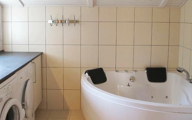 Cozy Holiday Home in Vaeggerlose With Whirlpool