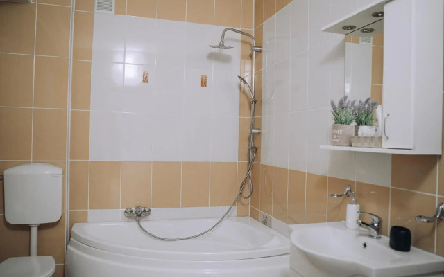 Class DeLuxe Apartments