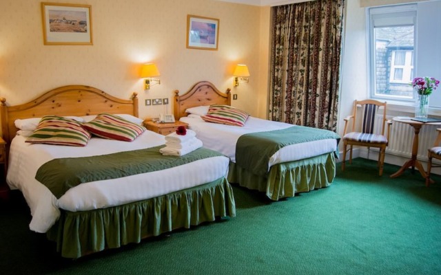 Elstead Hotel