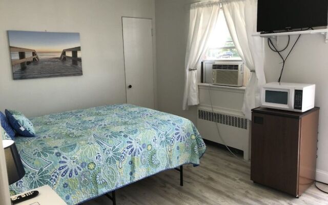 Riverside Motel and Marina Manistee