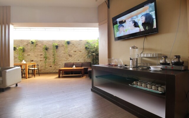 Airy Tugu Adipura Jendral Suprapto 19 Bandar Lampung