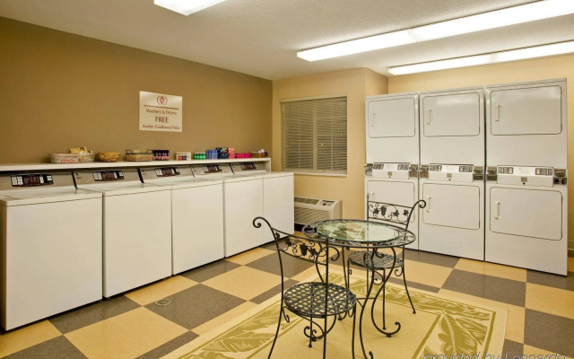 Sonesta Simply Suites Chicago Waukegan