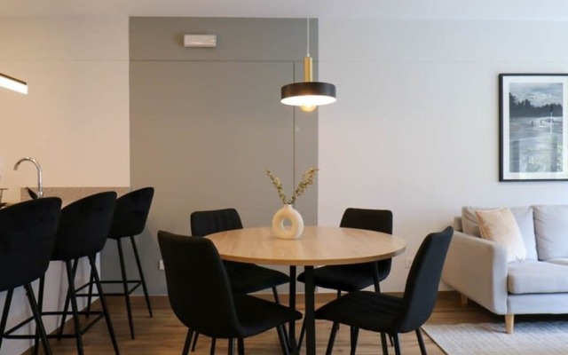 w Perfect 3BR With Balcony in Miraflores