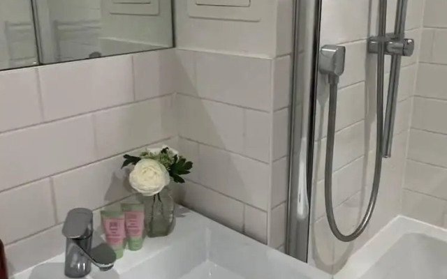 Modern 1 Bed Flat Near Station and City