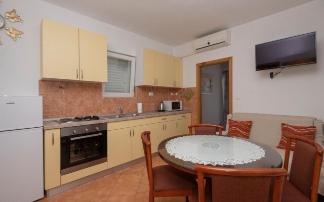 Beautiful Home in Makarska With Wifi and 2 Bedrooms