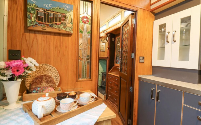 Dolly the Circus Wagon