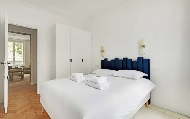 Elegant in Neuilly-sur-seine: A Charming Retreat