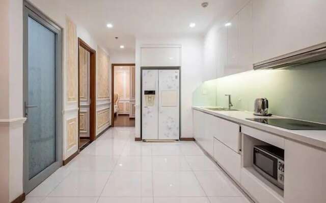 Lyshing Apartment in Vinhomes Luxury Landmark