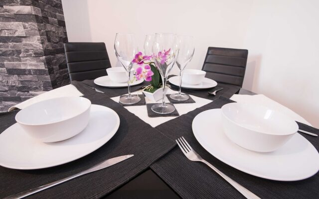 Michaelmas, Coventry - 2 Bed House Apartment