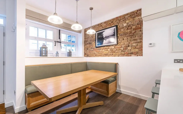 Stanhope Mews Style - 4sms