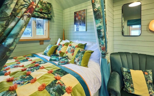 Host Stay Curlews Rest