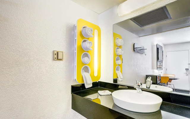 Motel 6 Thornton, CO