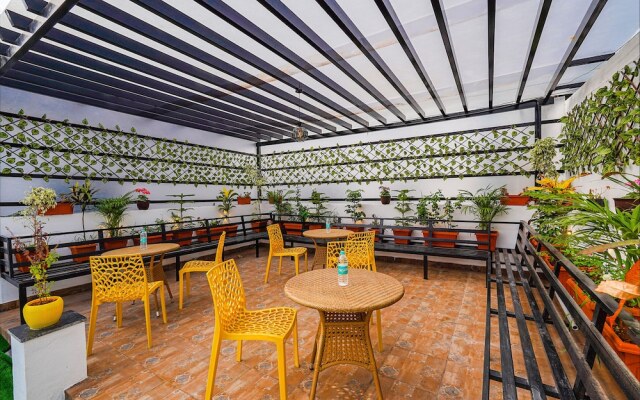 Fabhotel Ivory Pearl