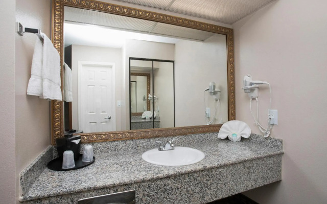 Stanford Inn & Suites Anaheim