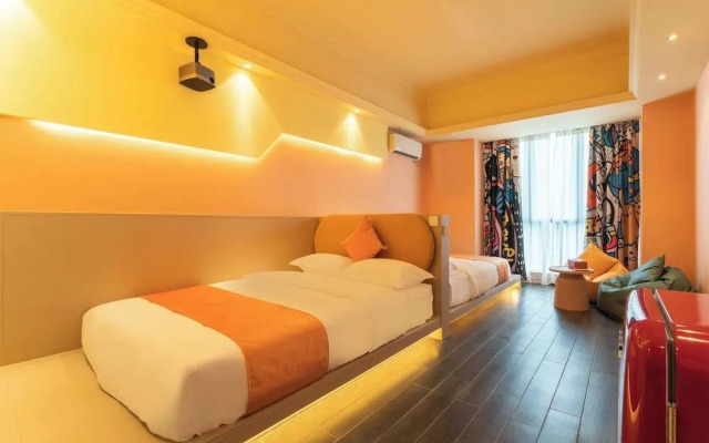 Wind Sleeping Color Hotel