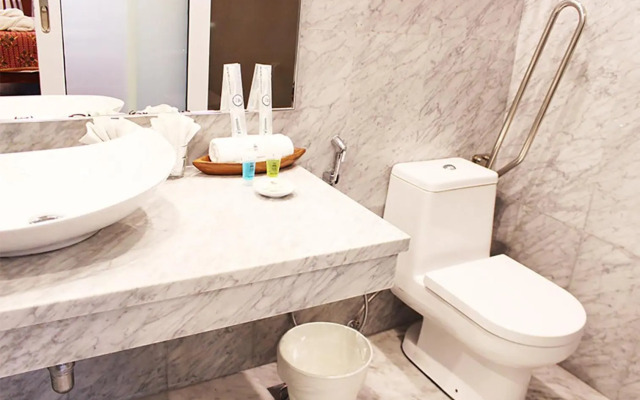 Heeren Straits Hotel