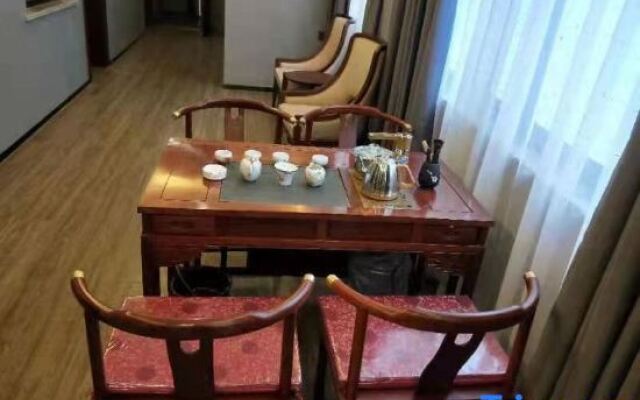 Ruijia Jinlong Hotel