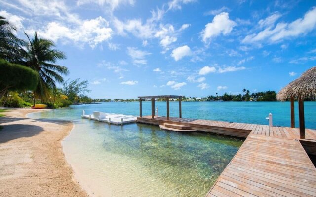 Kaiku 6BR by Grand Cayman Villas & Condos