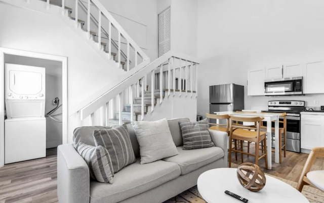 Stylish & Modern 4BD Home