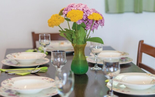 Beautiful Home in Vinisce With Wifi and 4 Bedrooms