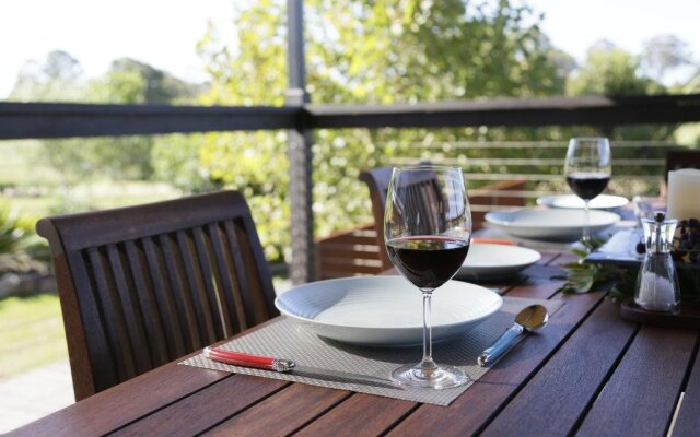 Lilies on Lovedale Estate - Heated Pool and Spa