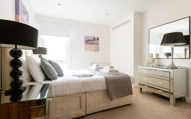 Platinum Apartments Next to Victoria Station 9981