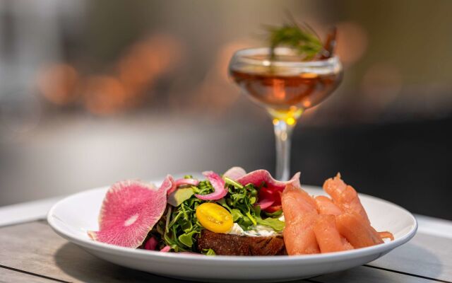 The Art Hotel Denver, Curio Collection by Hilton