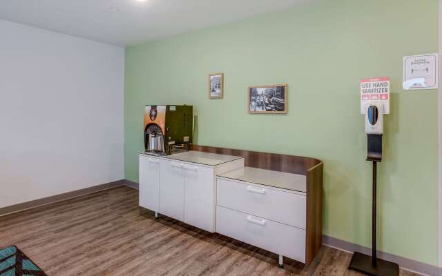 WoodSpring Suites Detroit Farmington Hills