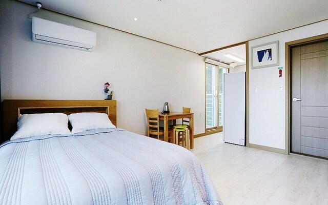 Tongyeong Cobalt Blue Pension