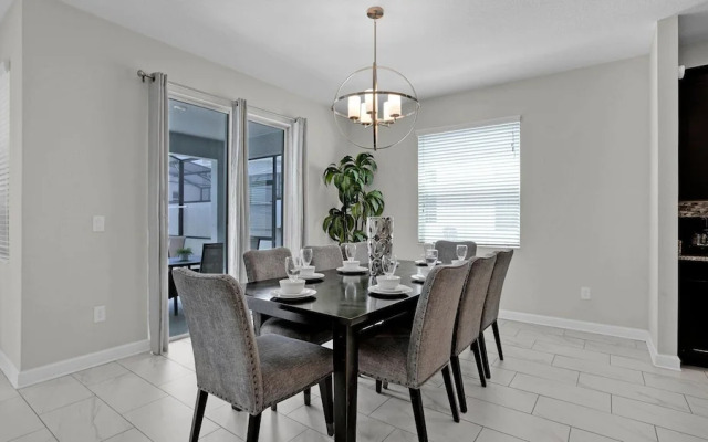 4784 Kings Castle Circle