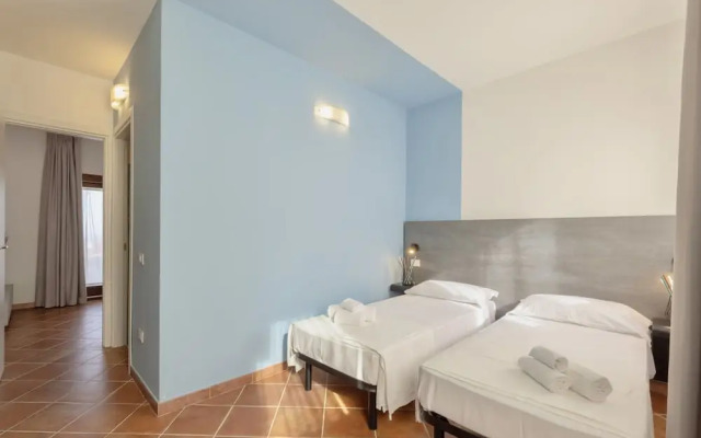 Residence with pool in Isola Rossa